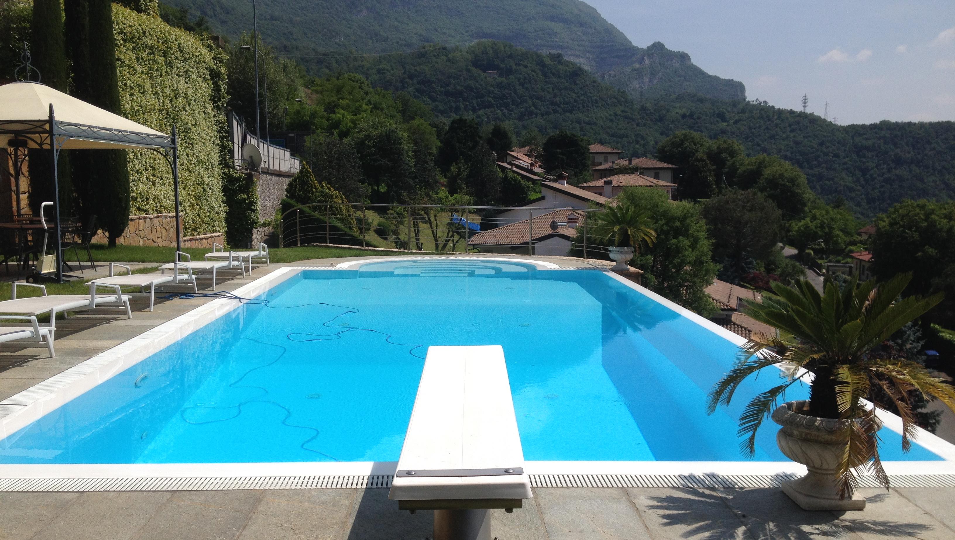 Piscina a Sfioro_ (Lecco)